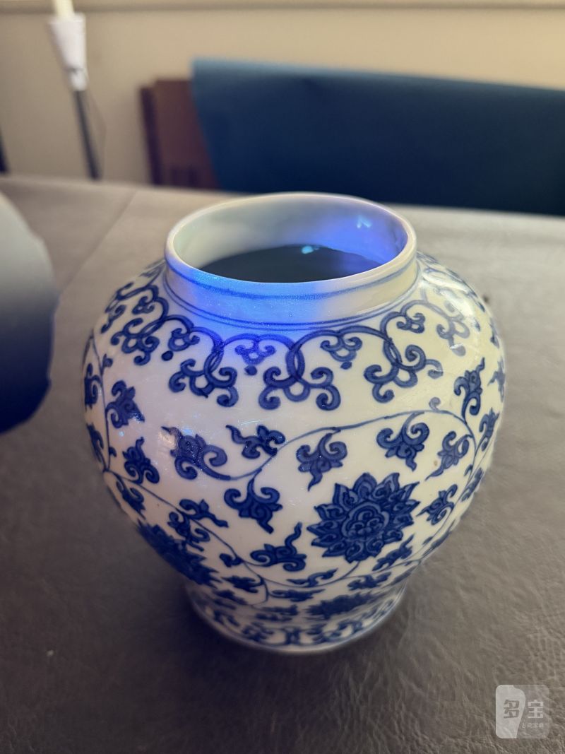 明万历 青花缠枝莲纹罐 - 图15